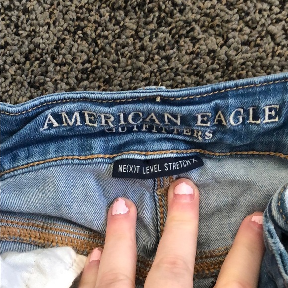 American Eagle Midi Shorts. Size: 4 - Picture 3 of 4